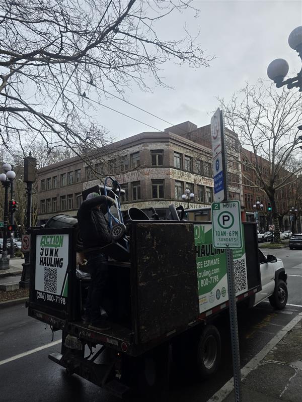 Expert Hauling Services: Transform Your Home by Removing Unwanted Items